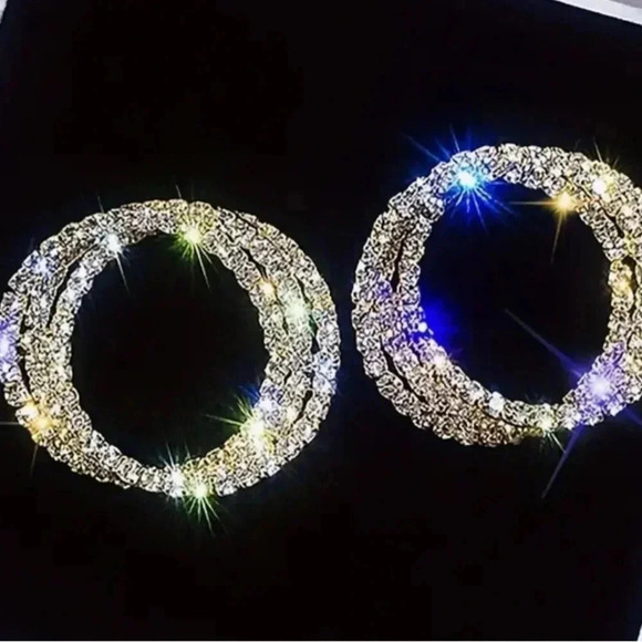 NWOT Layer Zircon Silver-Plated Hoop Earrings - Picture 4 of 5